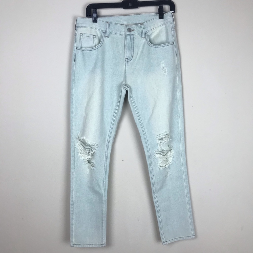 Bullhead Distressed Light Wash Jeans